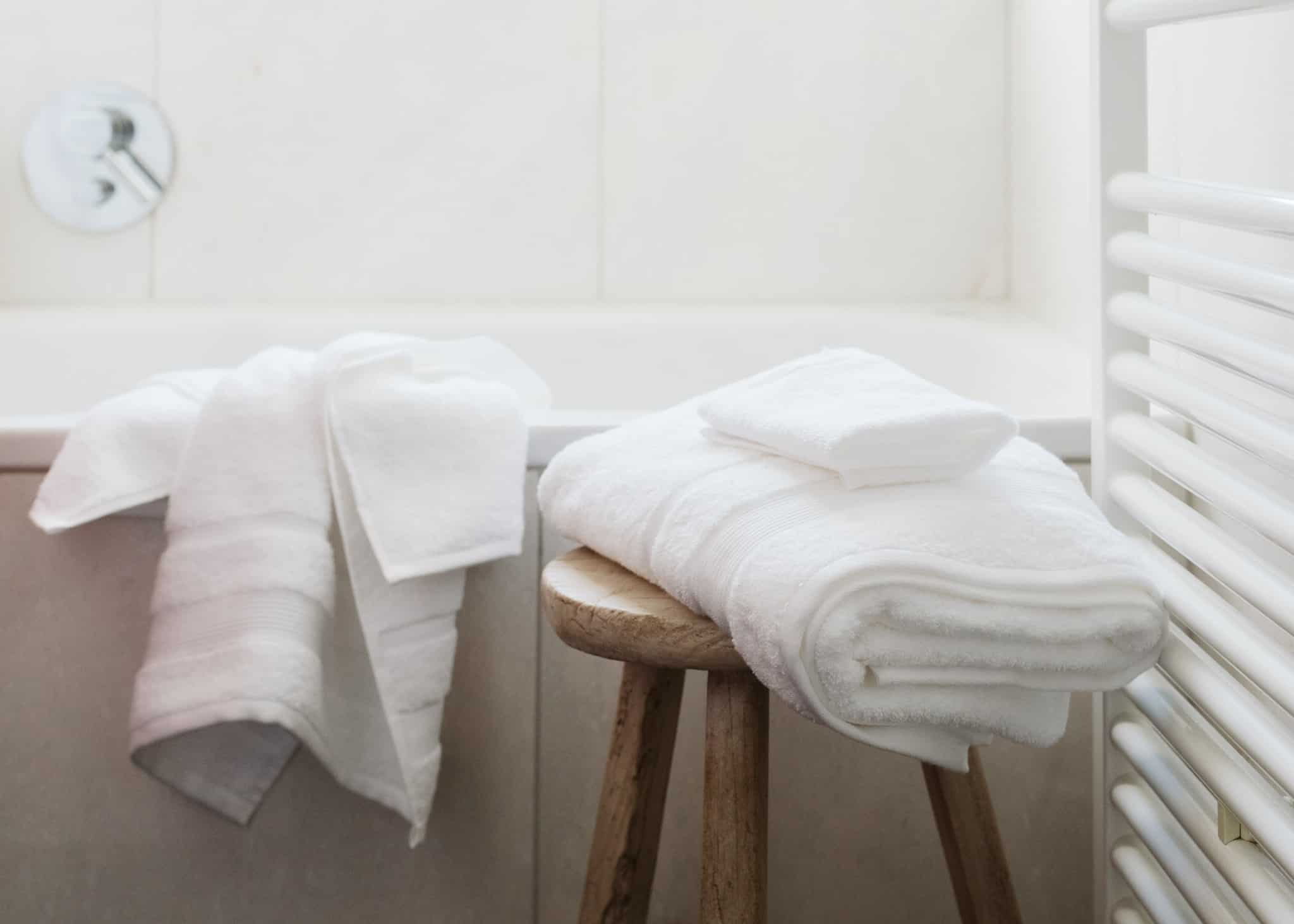 Hochwertige Badetücher sorgen für eine kuschelige Entspannung nach dem Bad. (Bild: Marso Living)